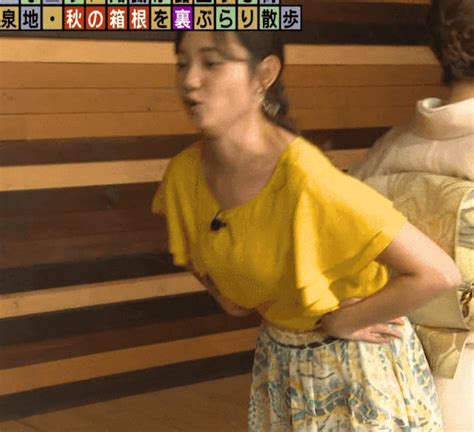 ポロリ gif|【ハプニングエロGIF】胸チラやパンチラなど驚きと羞恥心にエ。